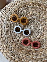 Load image into Gallery viewer, Flower Sunglasses