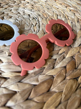 Load image into Gallery viewer, Flower Sunglasses