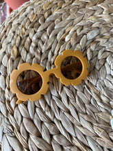 Load image into Gallery viewer, Flower Sunglasses