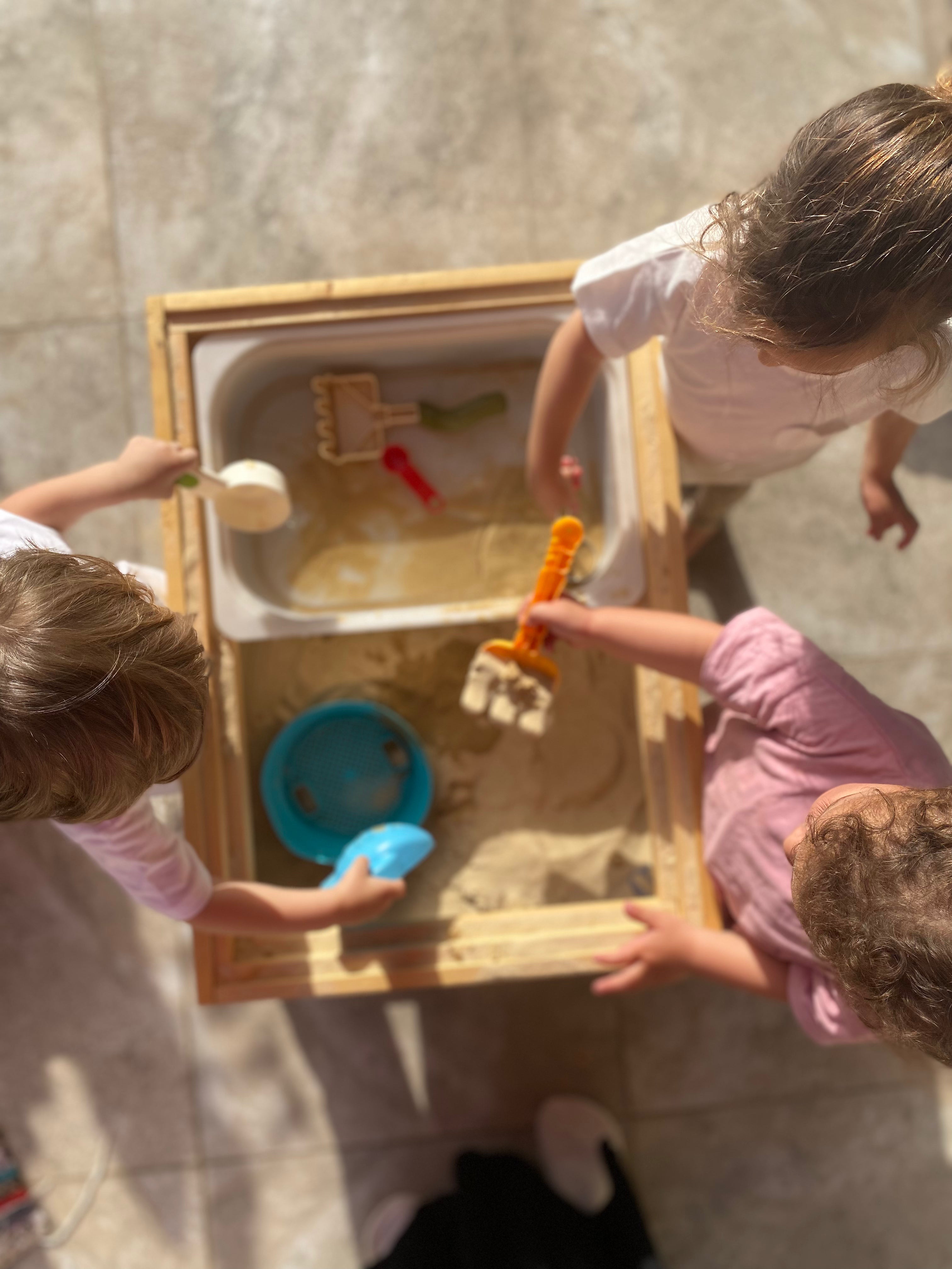 Standing top sand pit